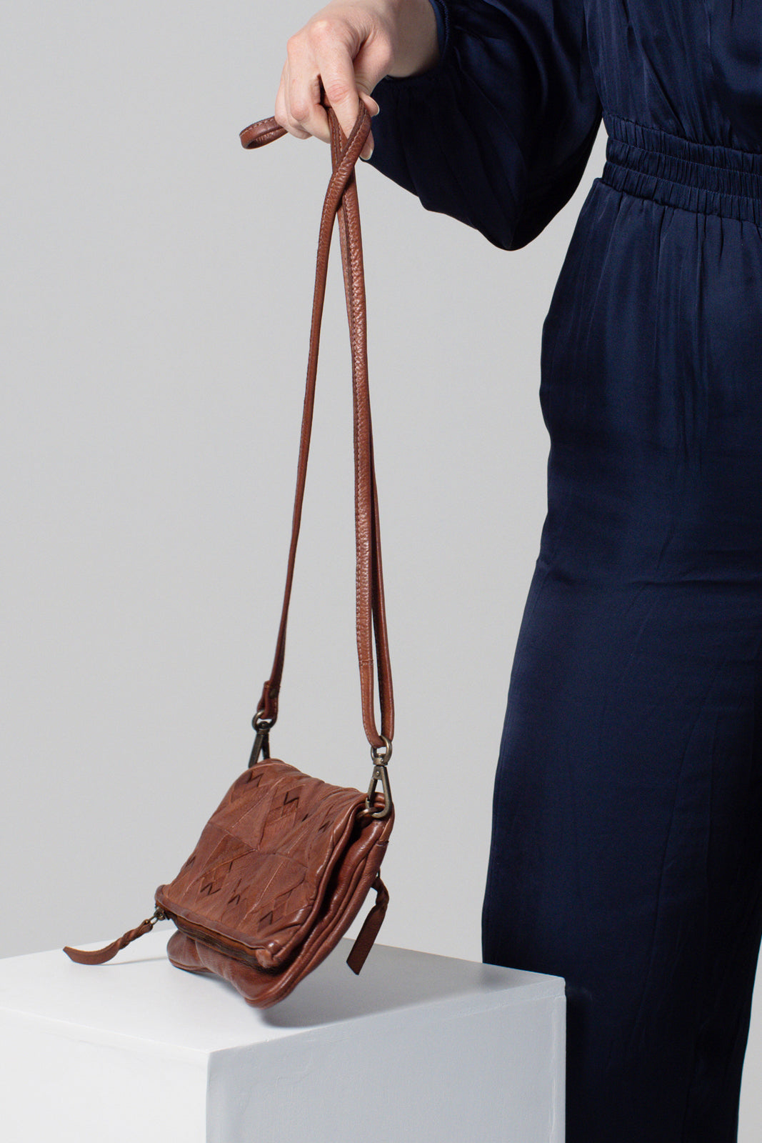 Tan leather clutch bag
Classic leather clutch
Women’s leather clutch
Handmade leather clutch
Minimalist leather bag
Small leather clutch
Evening leather clutch
Tan leather evening bag
Leather clutch with gold accents
Vintage tan leather clutch
Tan leather purse
Luxury leather clutch
Neutral color clutch