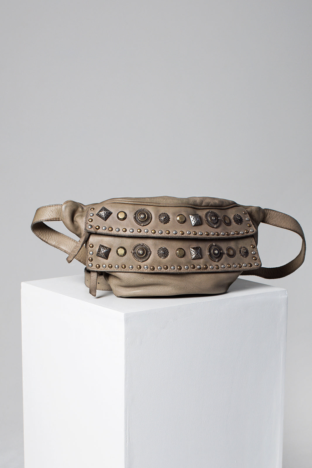 Luxury Designer Bags
Handmade Leather Bags
Designer Crossbody Bag
Unique Tote Bags
Minimalist Designer Bags
Italian Leather Bag
High-End Handbags
Luxury Shoulder Bag
Sustainable Designer Bags
Custom Leather Bag
Limited Edition Bag
Small Designer Purse
Trendy Handbags
Premium Quality Bag
Elegant Clutch Bag