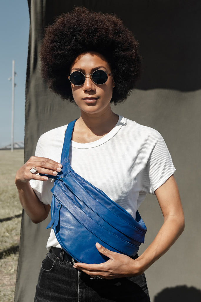 Feliz i mørkegrå læder. Fed oversized bumbag / bæltetaske (unisex)